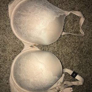 Brand new VS bra, tags still on it!